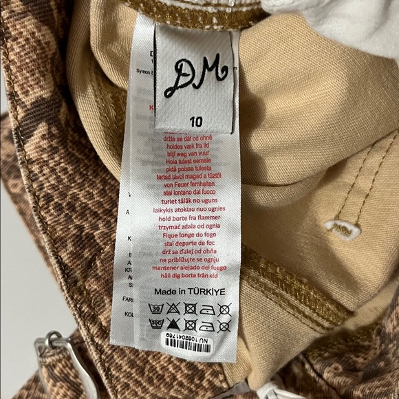 Women's Snake Print Wide Leg Cargo Pants - Picture 7 of 9